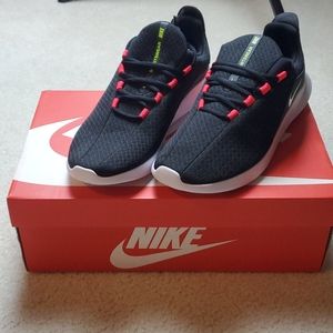 NIKE MENS VIALE RUNNING SHIES BRAND NO TAGS SZ